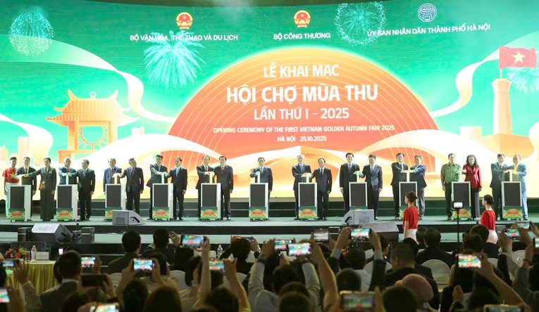 NHÀ XUẤT BẢN GIÁO DỤC VIỆT NAM THAM GIA HỘI CHỢ MÙA THU 2025