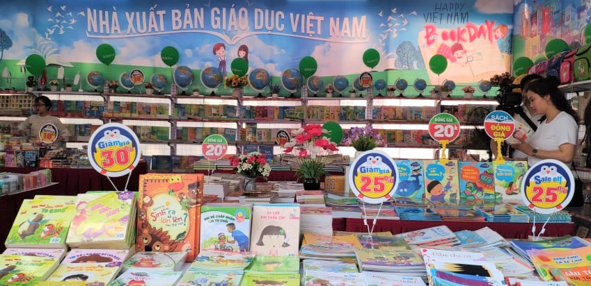 NXB Giáo dục Việt Nam tham gia Hội chợ Sách nhân Ngày Sách Việt Nam lần thứ 6