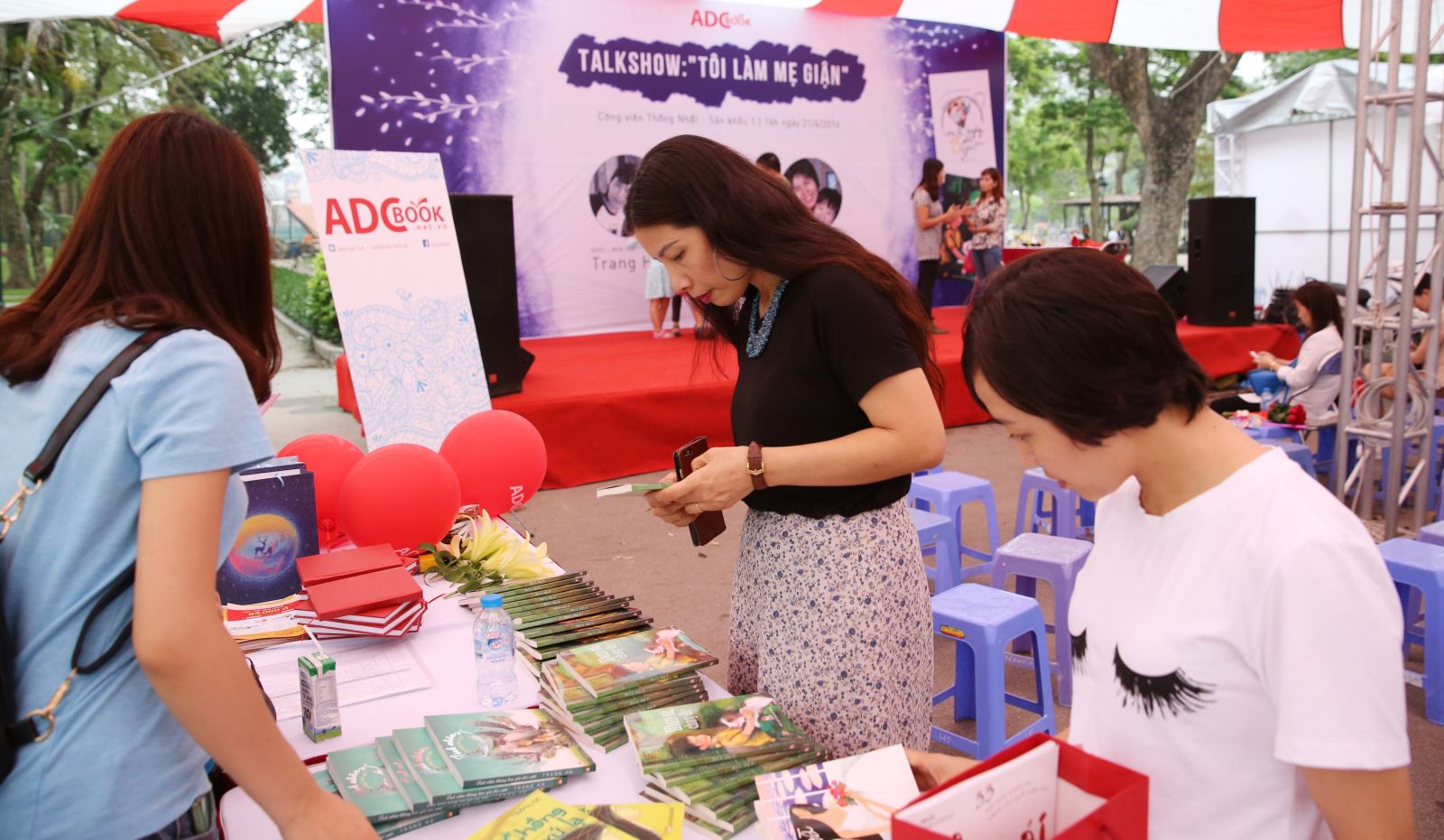 ADC Books thành công lớn với các buổi tọa đàm tại Ngày Sách Việt Nam lần thứ 3 năm 2016   