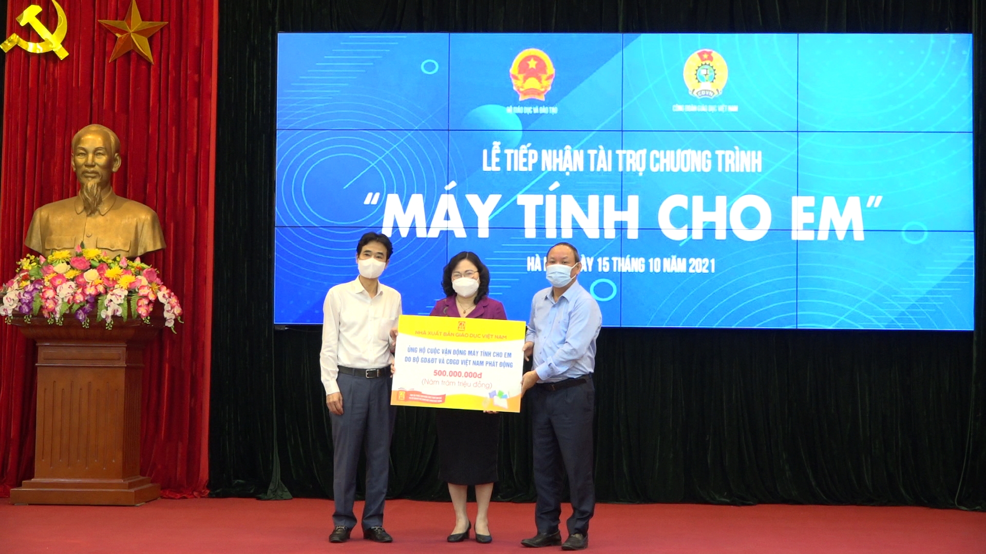 Nhà xuất bản Giáo dục Việt Nam ủng hộ Chương trình “Máy tính cho em