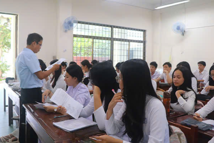 "Người trong cuộc" chia sẻ lý do tâm đắc với sách giáo khoa của NXBGDVN