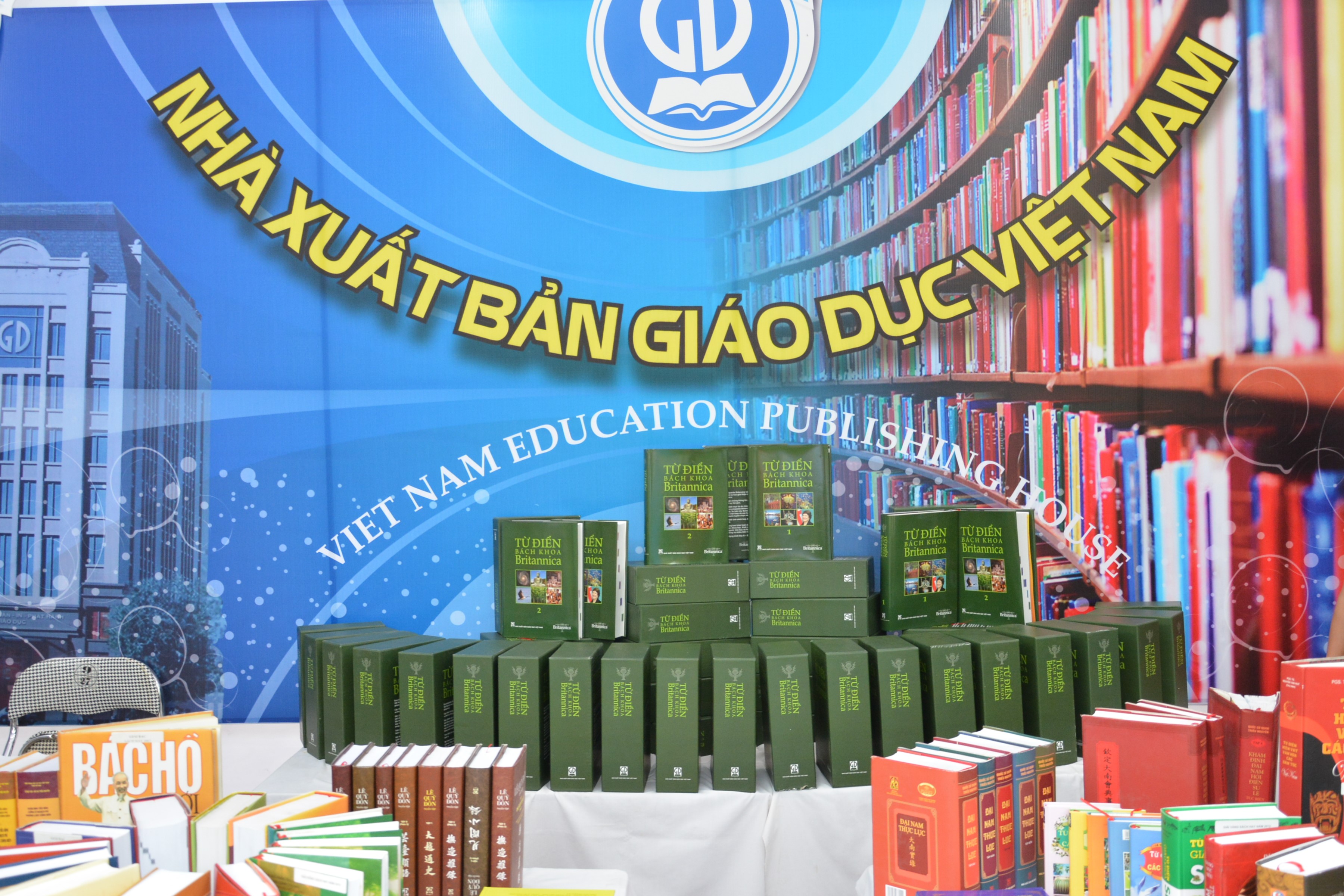 NXB Giáo dục Việt Nam tham gia Hội sách chào mừng Ngày Sách Việt Nam lần thứ 2 năm 2015