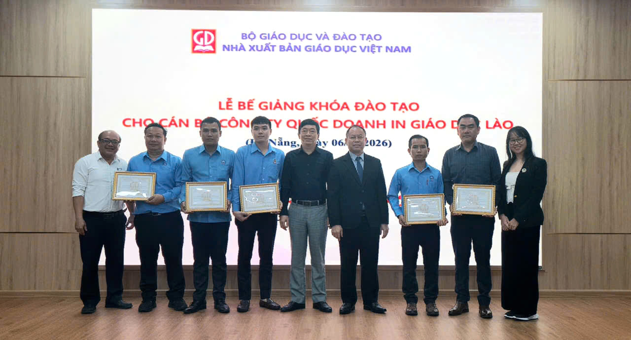 Nhà xuất bản Giáo dục Việt Nam hoàn thành khóa đào tạo nâng cao tay nghề in cho công nhân Công ty Quốc doanh In Giáo dục Lào