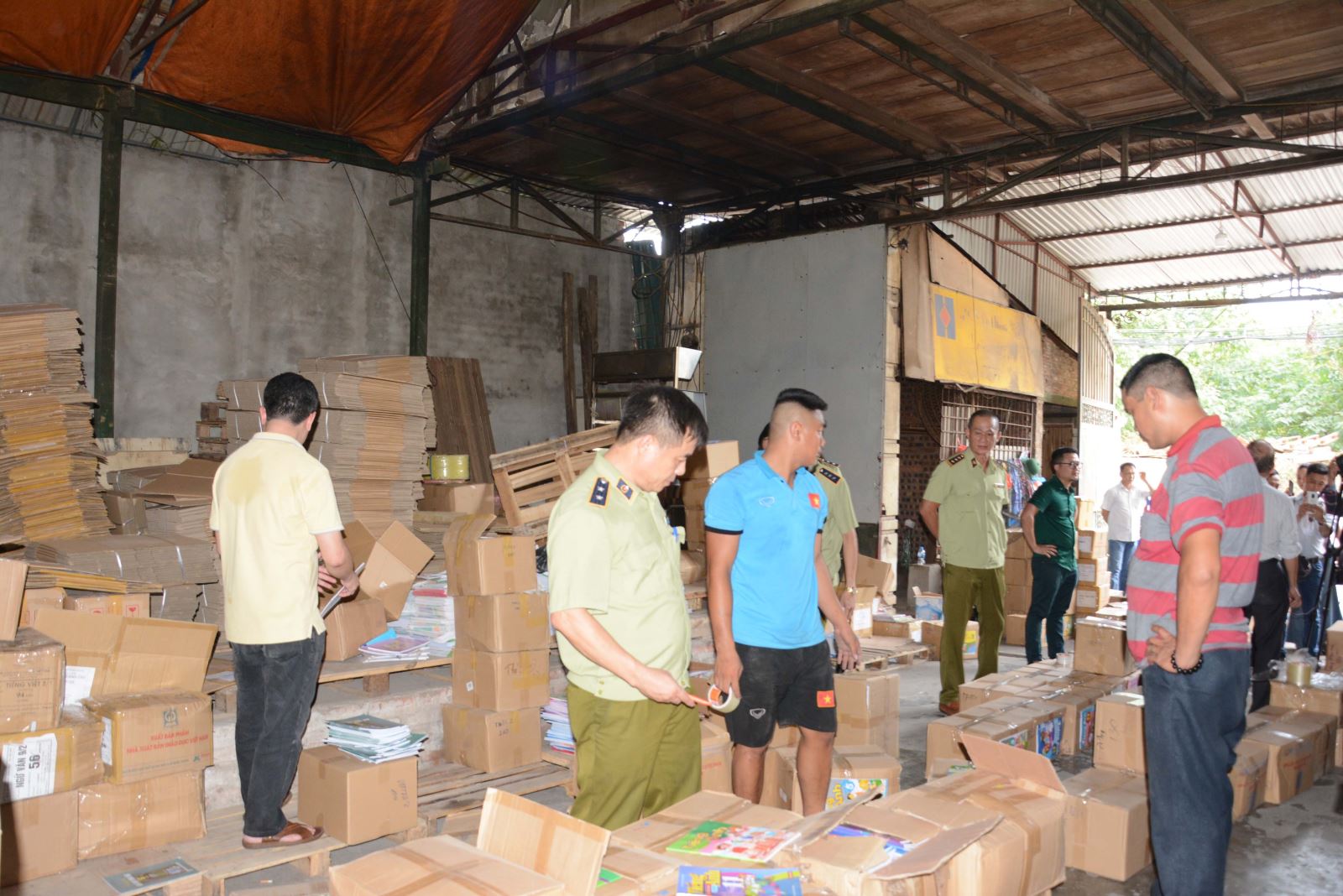 Vụ sản xuất, mua bán sách giáo khoa giả ở Hà Nội: 36 bị cáo hầu tòa