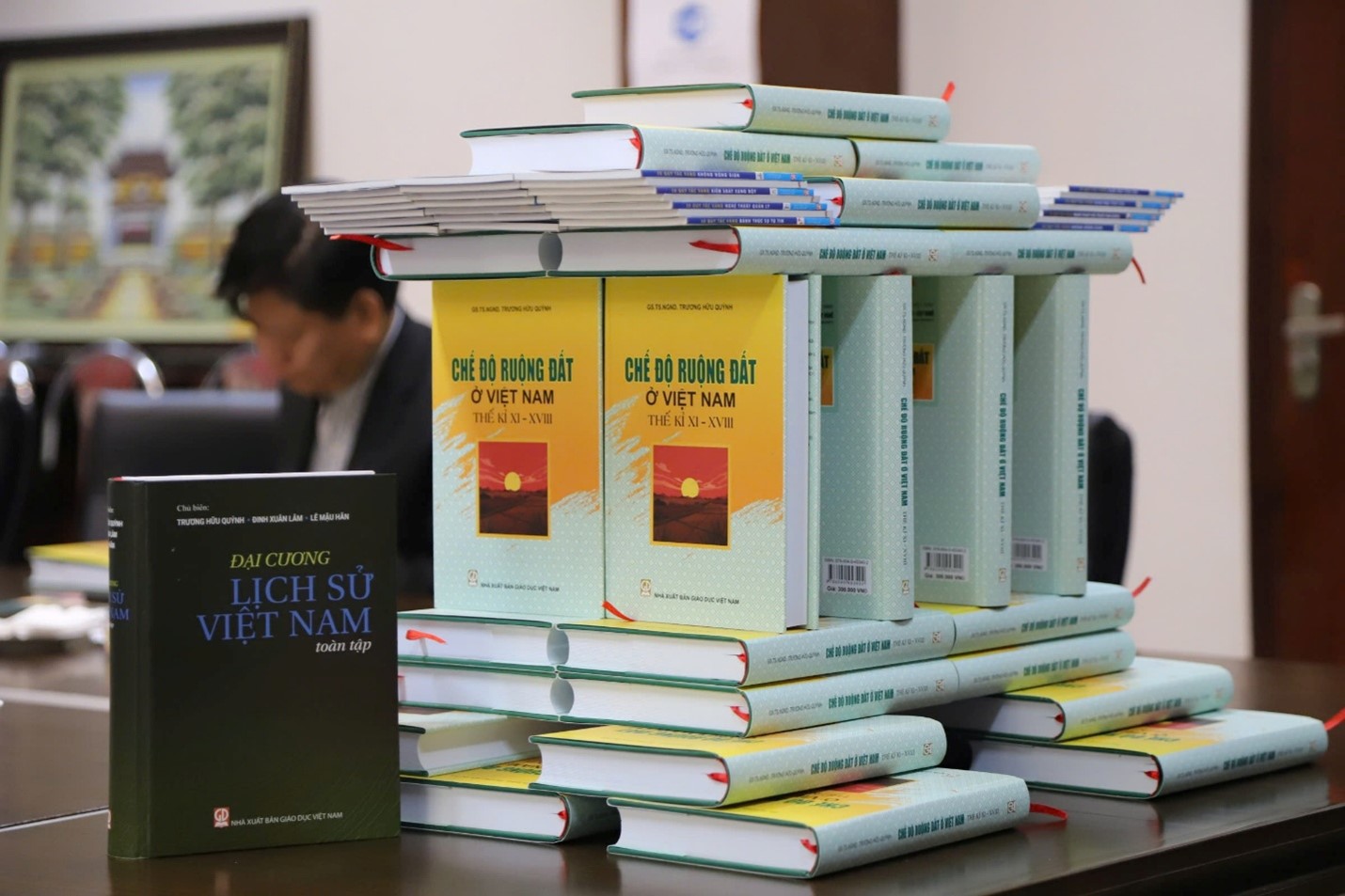 Ra mắt công trình kinh điển về chế độ ruộng đất Việt Nam thế kỉ XI-XVIII