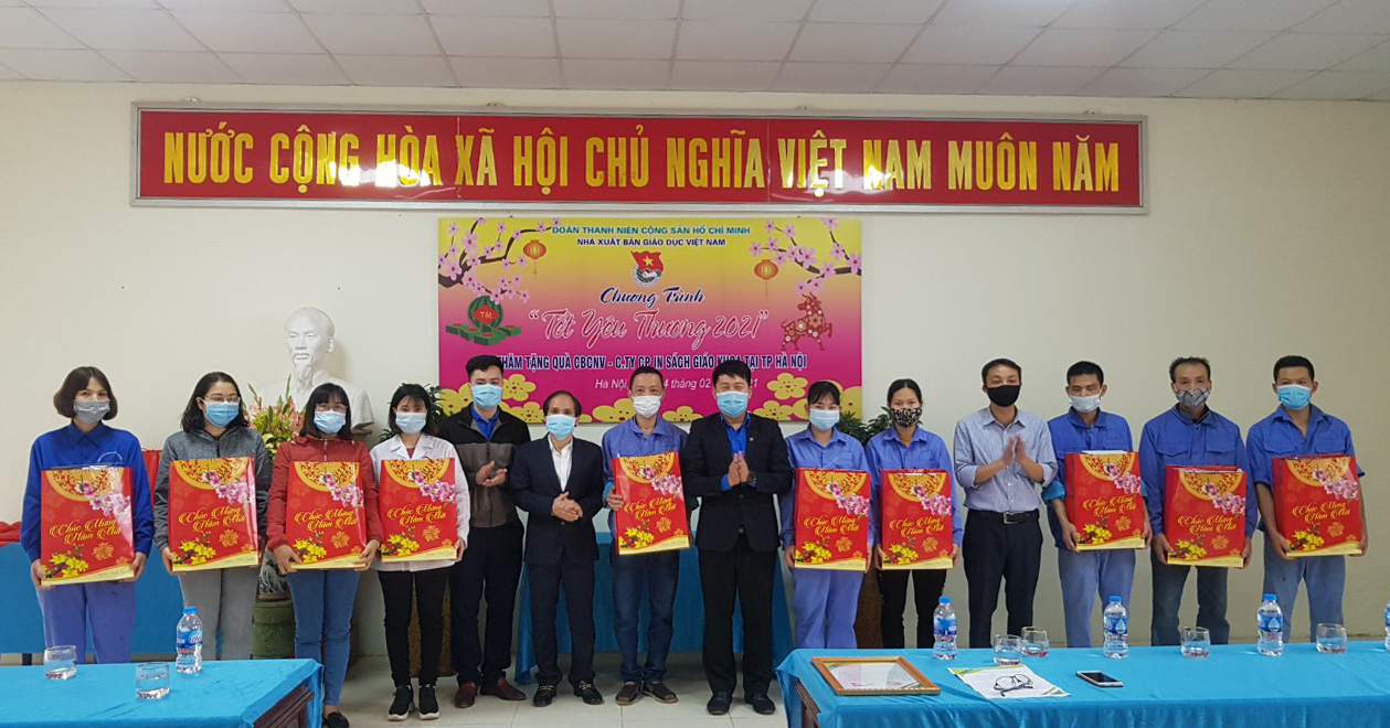 Đoàn Thanh niên NXB Giáo dục Việt Nam với Chương trình “TẾT YÊU THƯƠNG 2021”