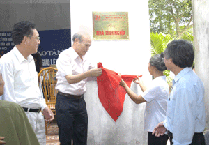Công ty cổ phần Đầu tư và  Phát triển giáo dục Hà Nội trao tặng nhà tình nghĩa tại Thanh Oai