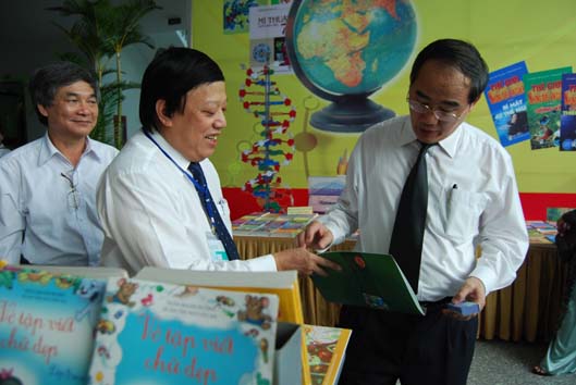 NXB Giáo dục Việt Nam trưng bày sản phẩm tại Hội nghị tổng kết năm học 2008-2009 của Bộ Giáo dục và Đào tạo