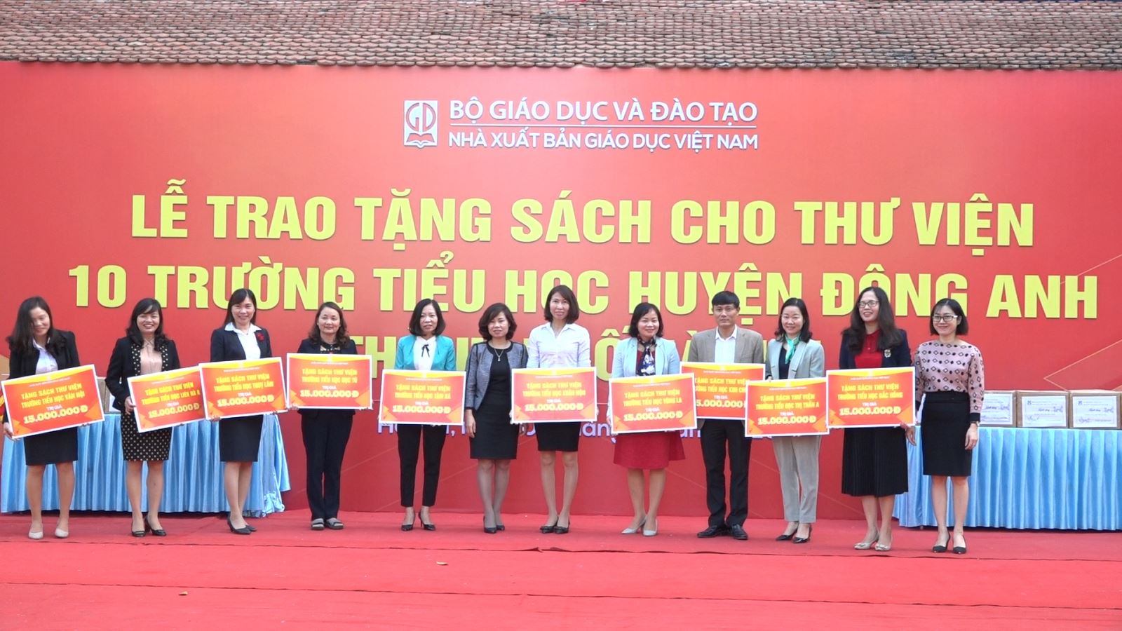 NXBGDVN tặng sách thư viện 10 trường tiểu học huyện Đông Anh, Hà Nội
