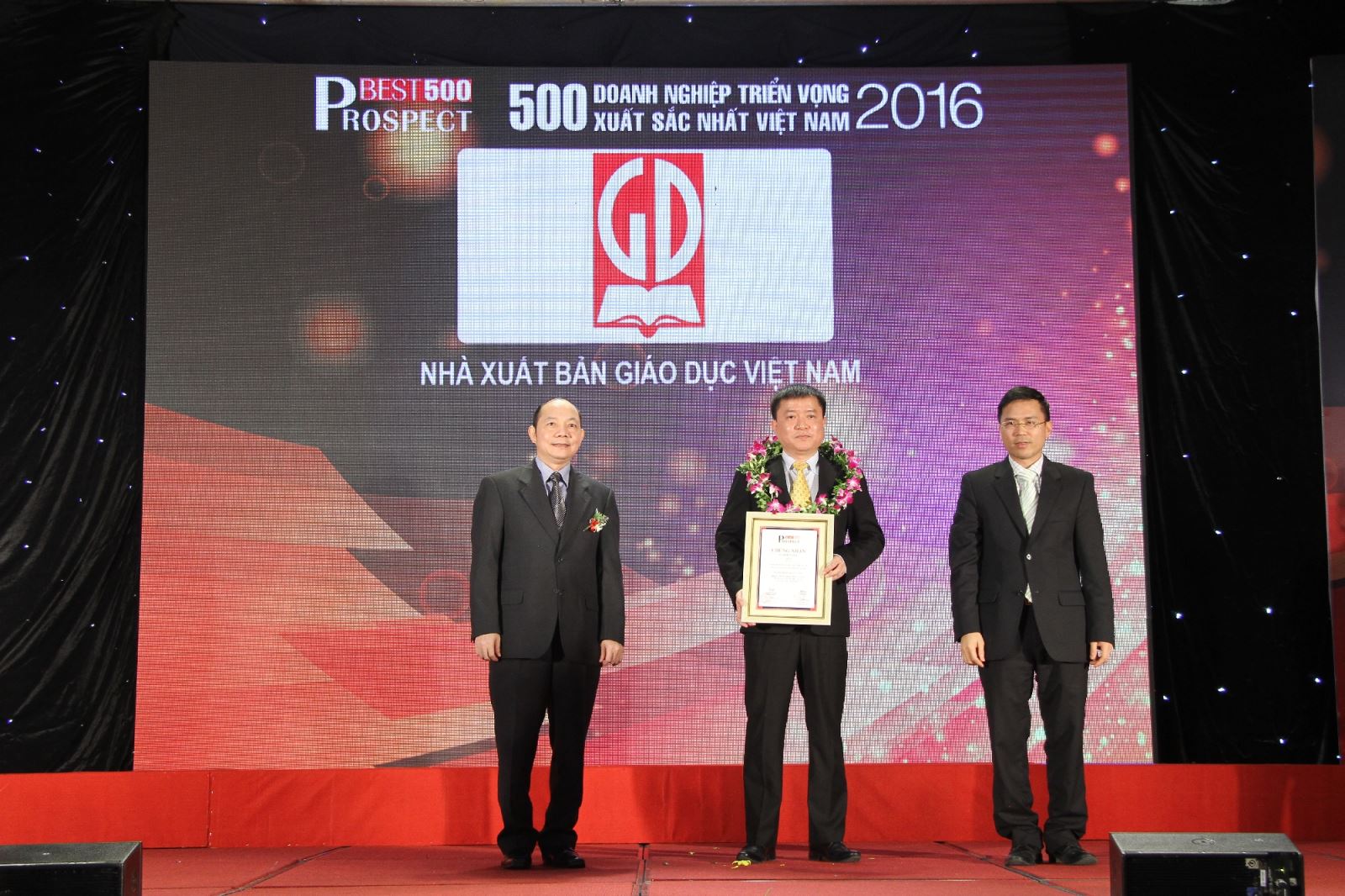 Nhà xuất bản Giáo dục Việt Nam đứng thứ 4 trong Bảng xếp hạng 500 doanh nghiệp triển vọng xuất sắc nhất Việt Nam năm 2016