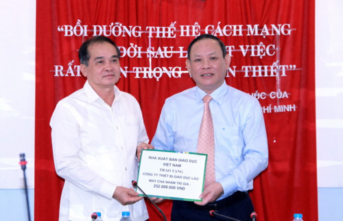 NXB Giáo dục Việt Nam hỗ trợ đào tạo nhân lực và thiết bị cho nước bạn Lào