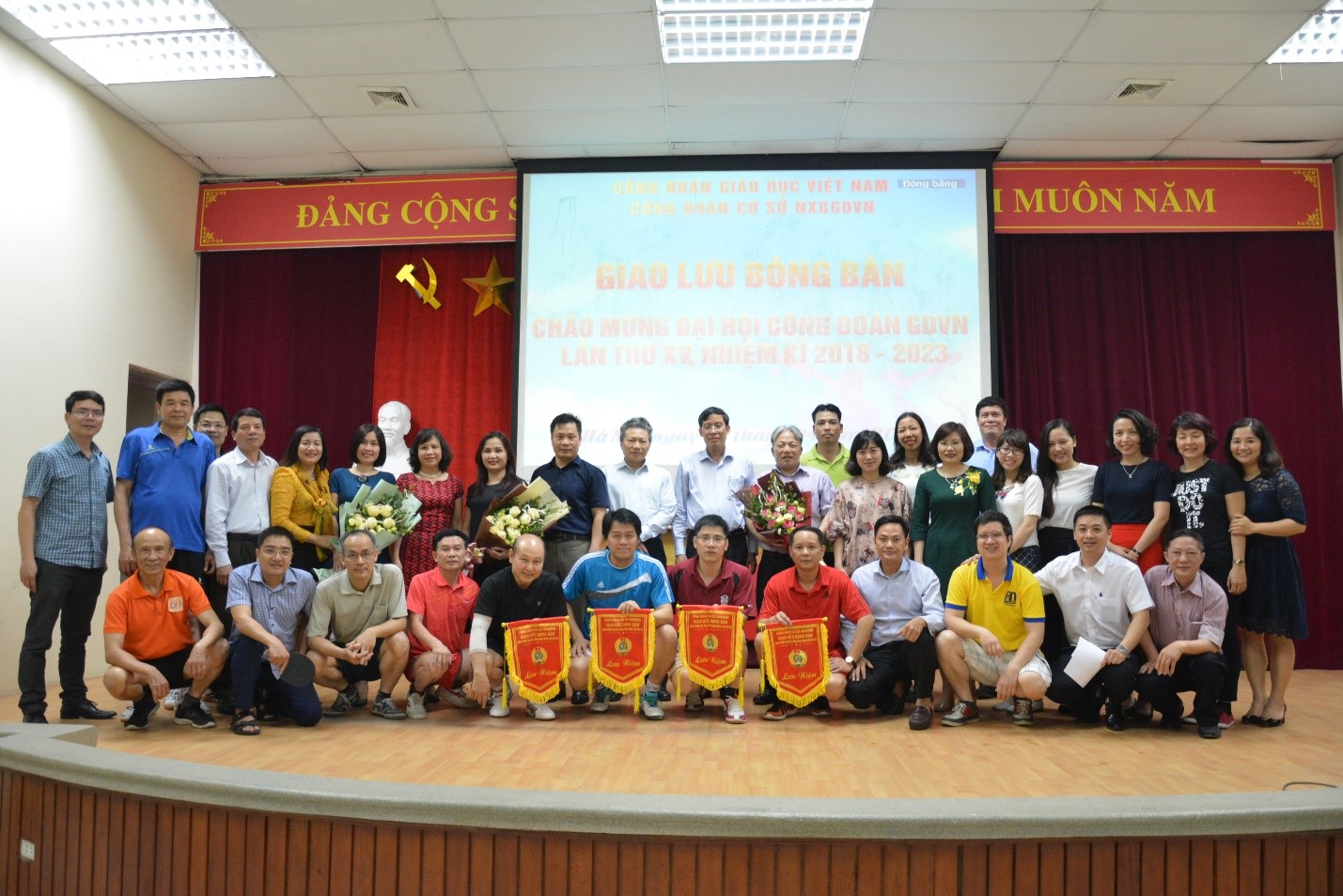 Giao lưu bóng bàn chào mừng Đại hội Công đoàn Giáo dục Việt Nam lần thứ XV nhiệm kì 2018 – 2023