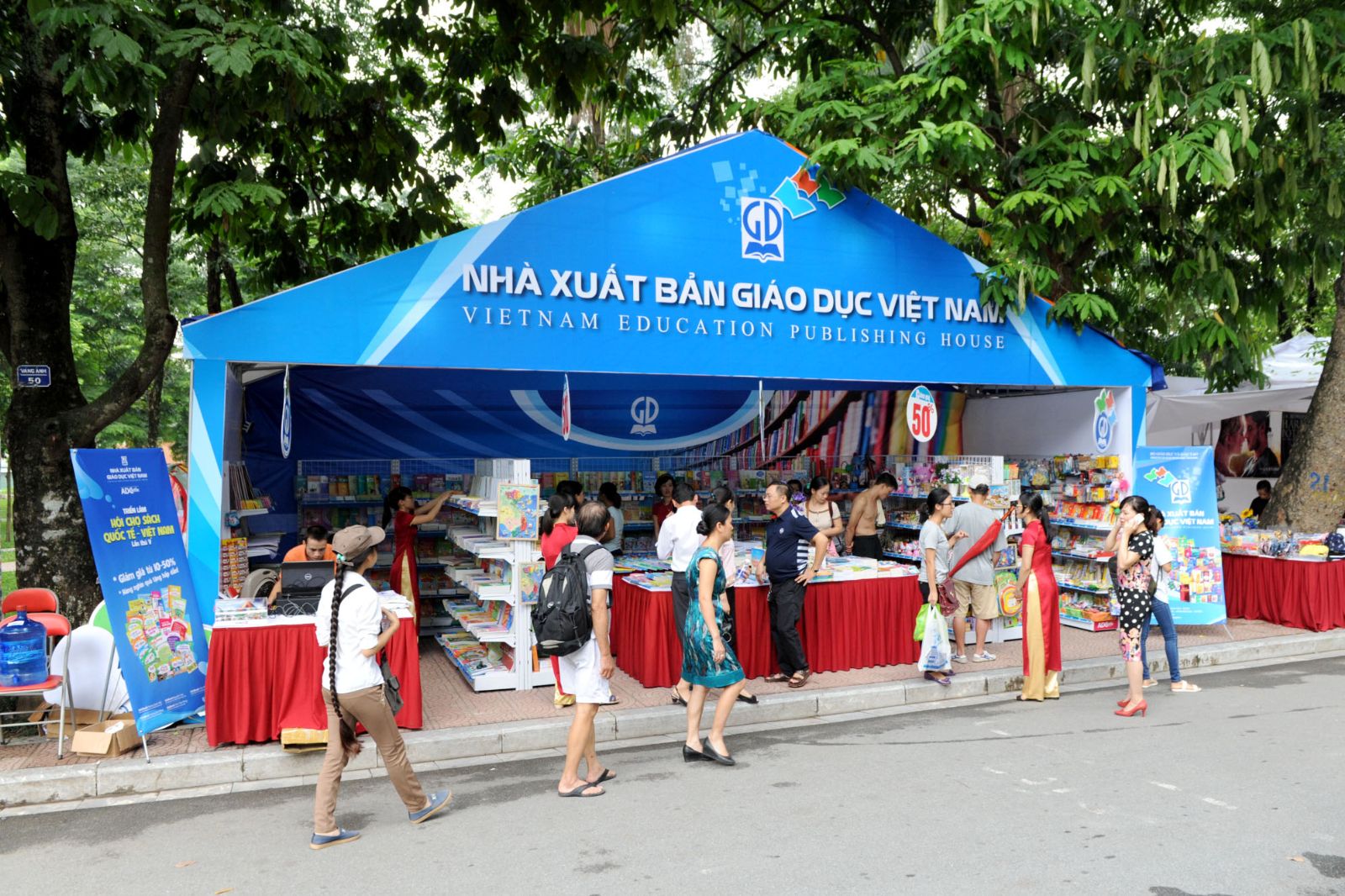 Nhà xuất bản Giáo dục Việt Nam tham gia Triển lãm - Hội chợ Sách quốc tế Việt Nam lần thứ V