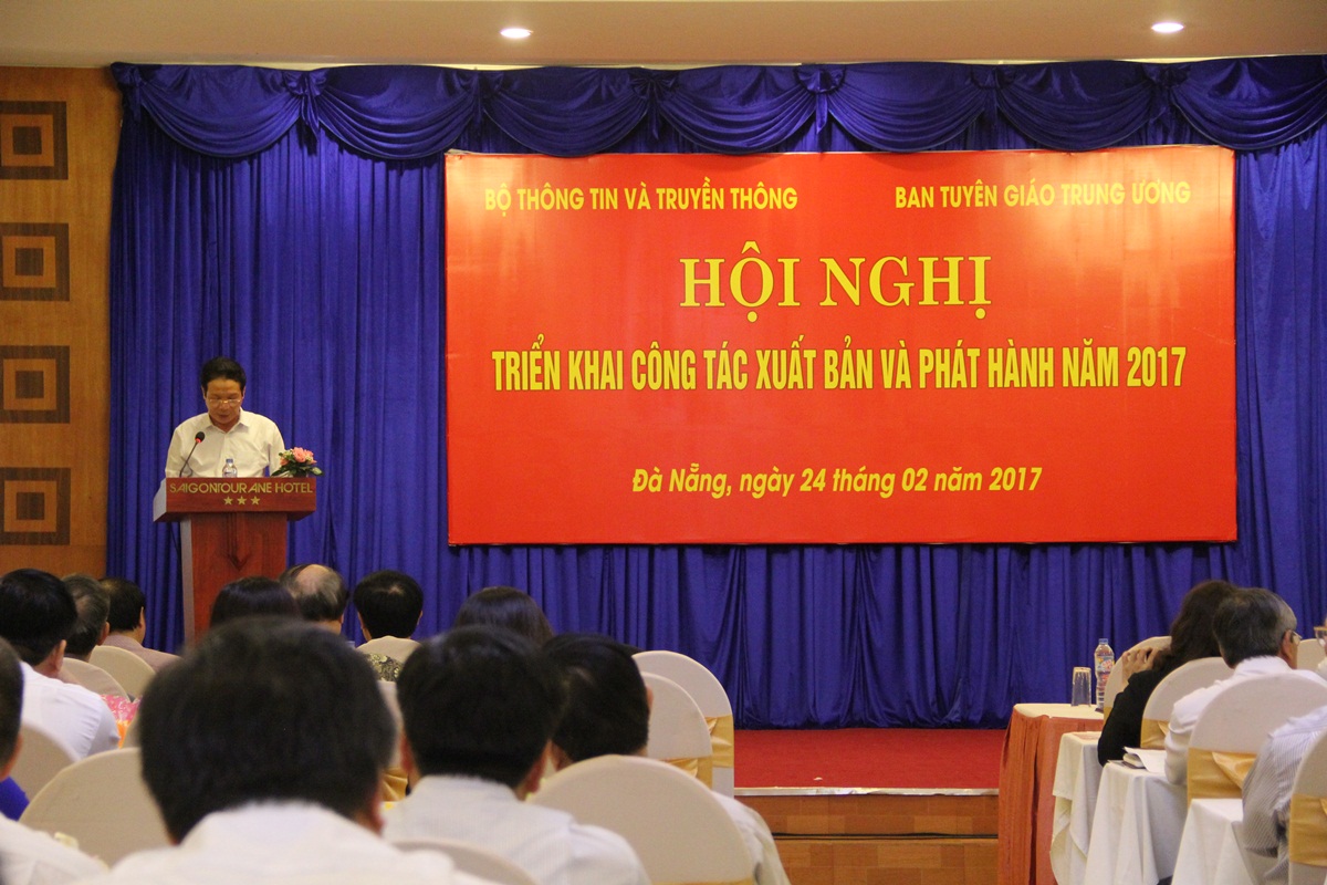 Nhà xuất bản Giáo dục Việt Nam nhận bằng khen đơn vị đạt thành tích xuất sắc trong phong trào thi đua trong lĩnh vực xuất bản, in và phát hành năm 2016